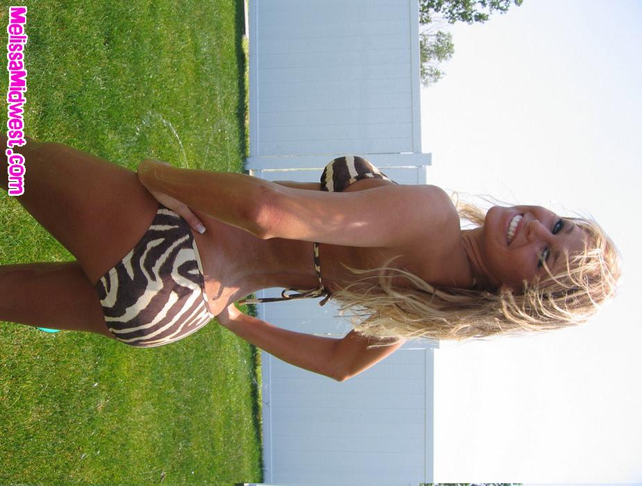 Melissa midwest draußen in einem Bikini
 #59497237