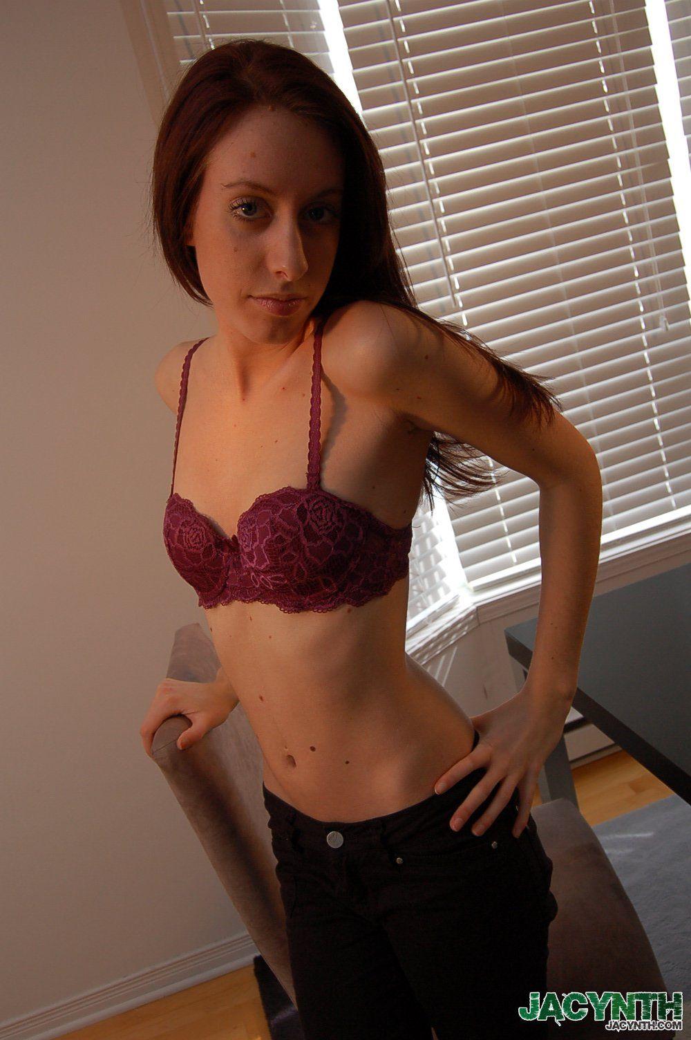 Immagini di jacynth ragazza giovane ostentando il suo corpo sexy
 #55032623