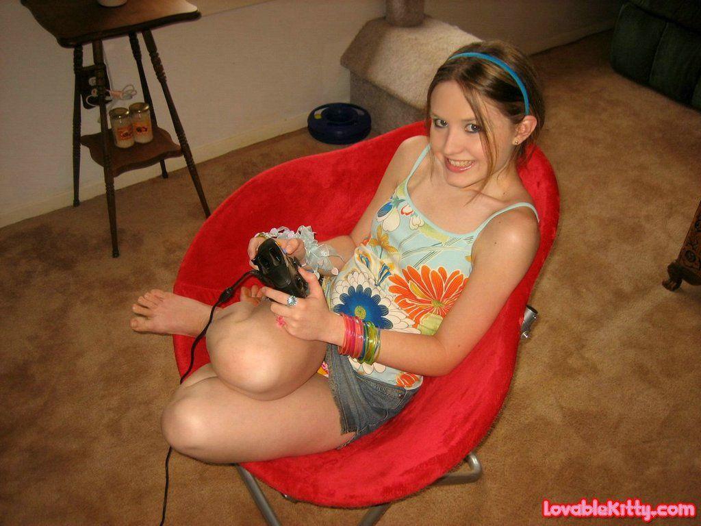 Pictures Of Teen Girl Lovable Kitty Getting Kinky With A Video Game