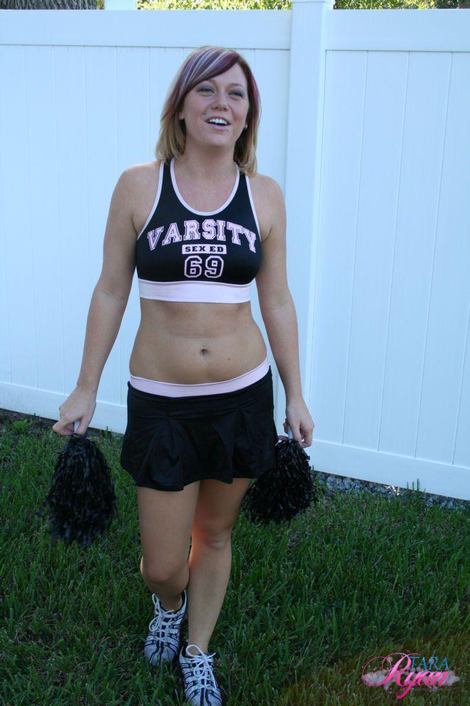 Pictures of teen amateur Tara Ryan cheering for you #60055443