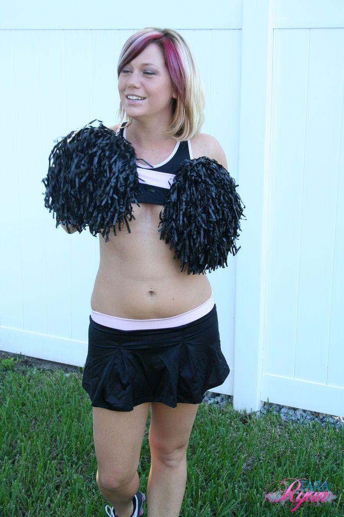 Pictures of teen amateur Tara Ryan cheering for you #60055453