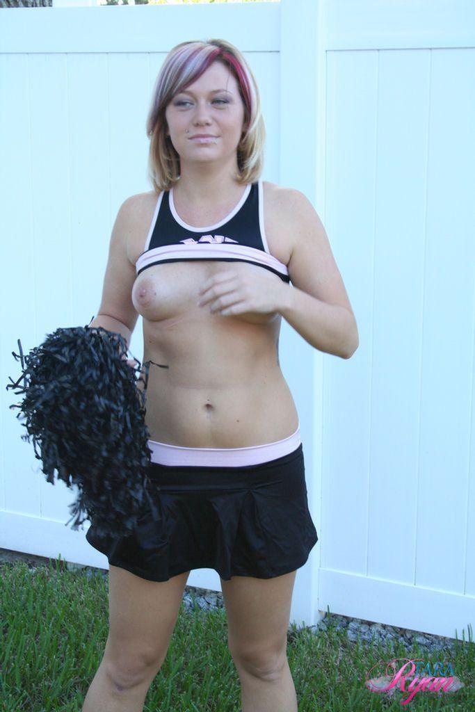 Pictures of teen amateur Tara Ryan cheering for you #60055544