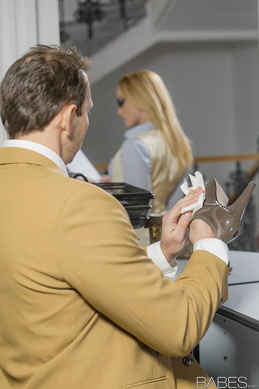 Geile Chefin kathia nobili fickt ihren Angestellten für Slacking bei der Arbeit
 #60248148