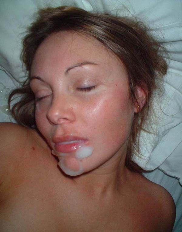 Photos de filles sexy qui se couvrent le visage de sperme
 #60517261