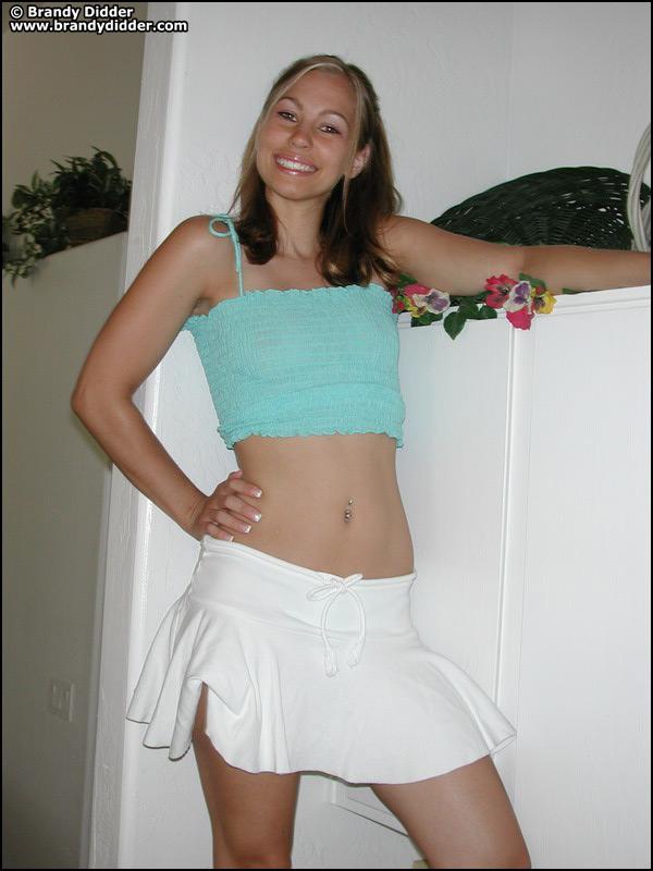 Pics von Teen Girl Brandy Didder zeigt ihre frechen Titten
 #53481396