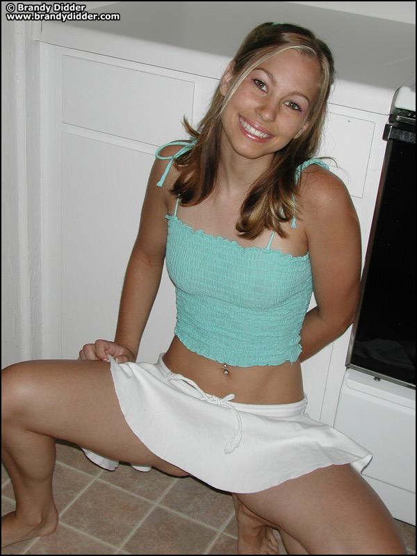 Pics von Teen Girl Brandy Didder zeigt ihre frechen Titten
 #53481488