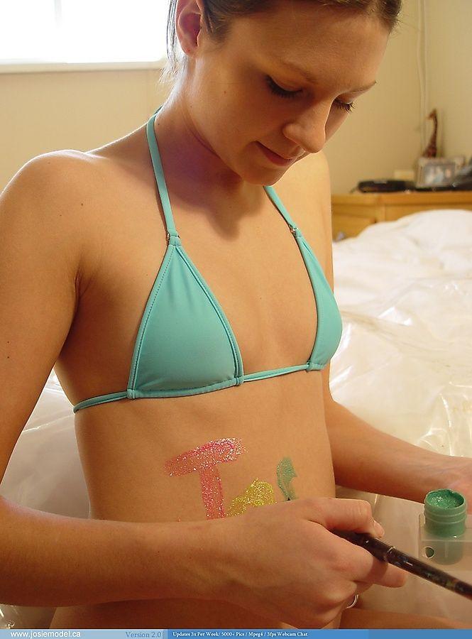 Immagini di star teen modello Josie ottenere kinky con la vernice del corpo
 #55714689