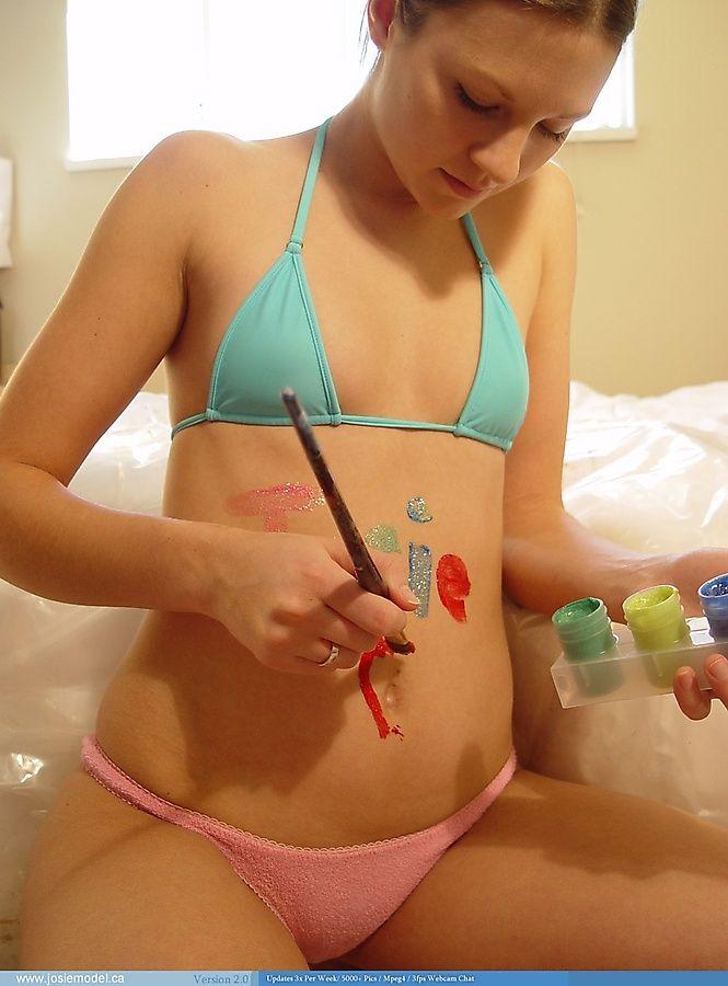 Bilder von teen star josie model getting kinky with the body paint
 #55714716