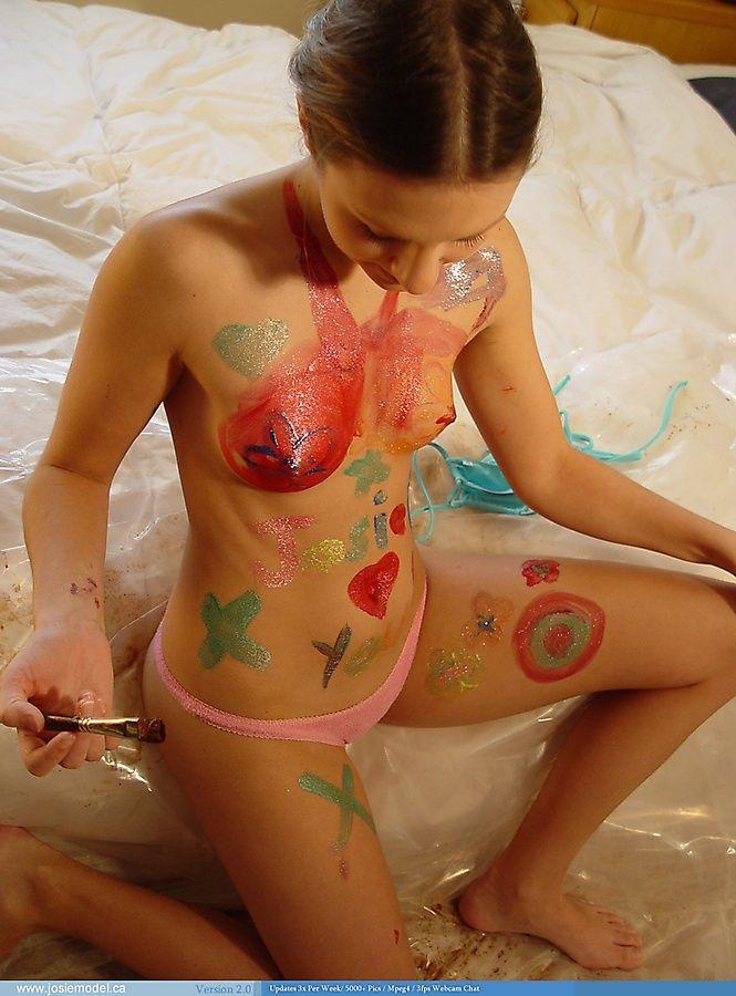 Bilder von teen star josie model getting kinky with the body paint
 #55714894