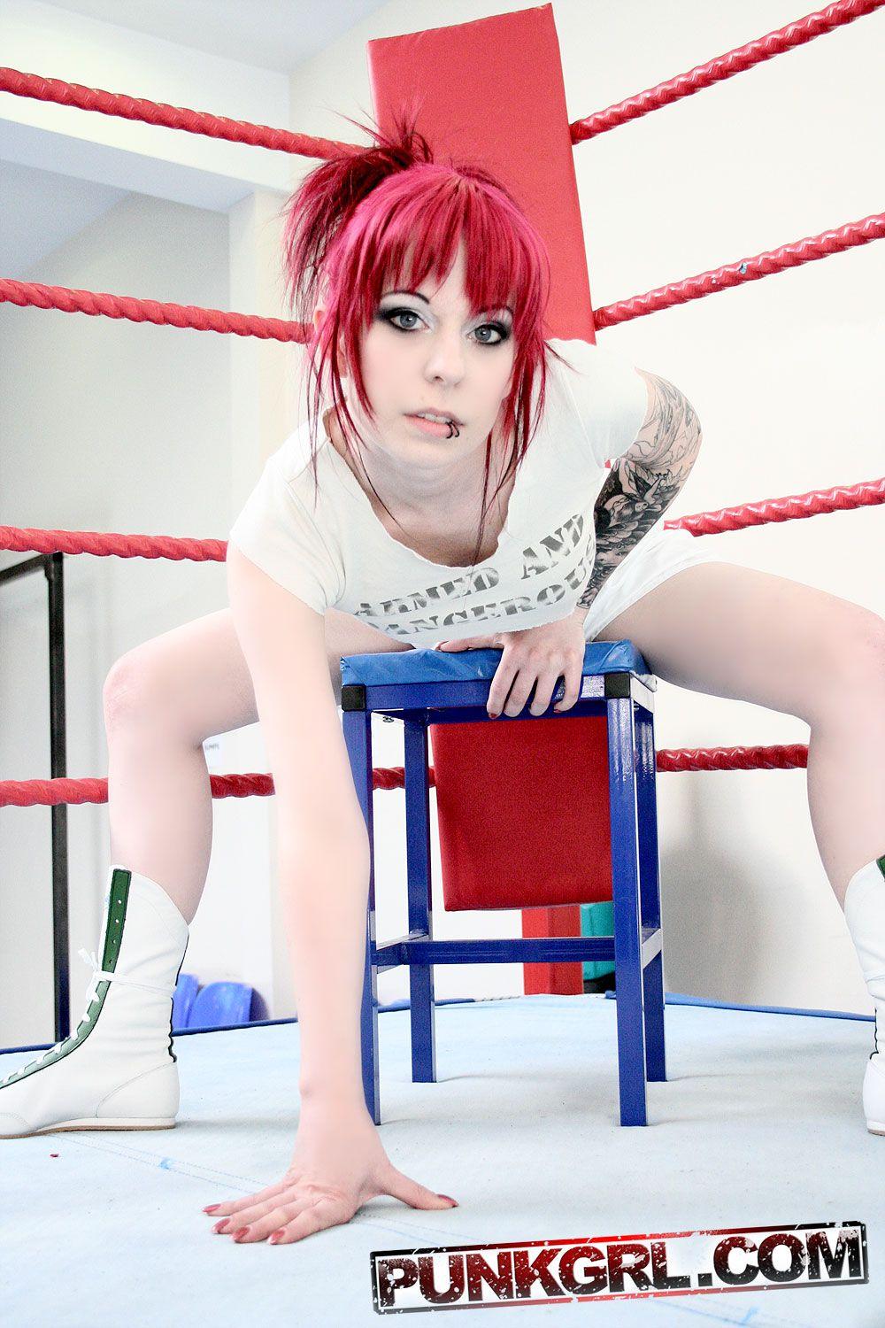 Bilder von wilden Füchsin bereit, Sie mit ihren heißen Titten zu klopfen
 #60763316