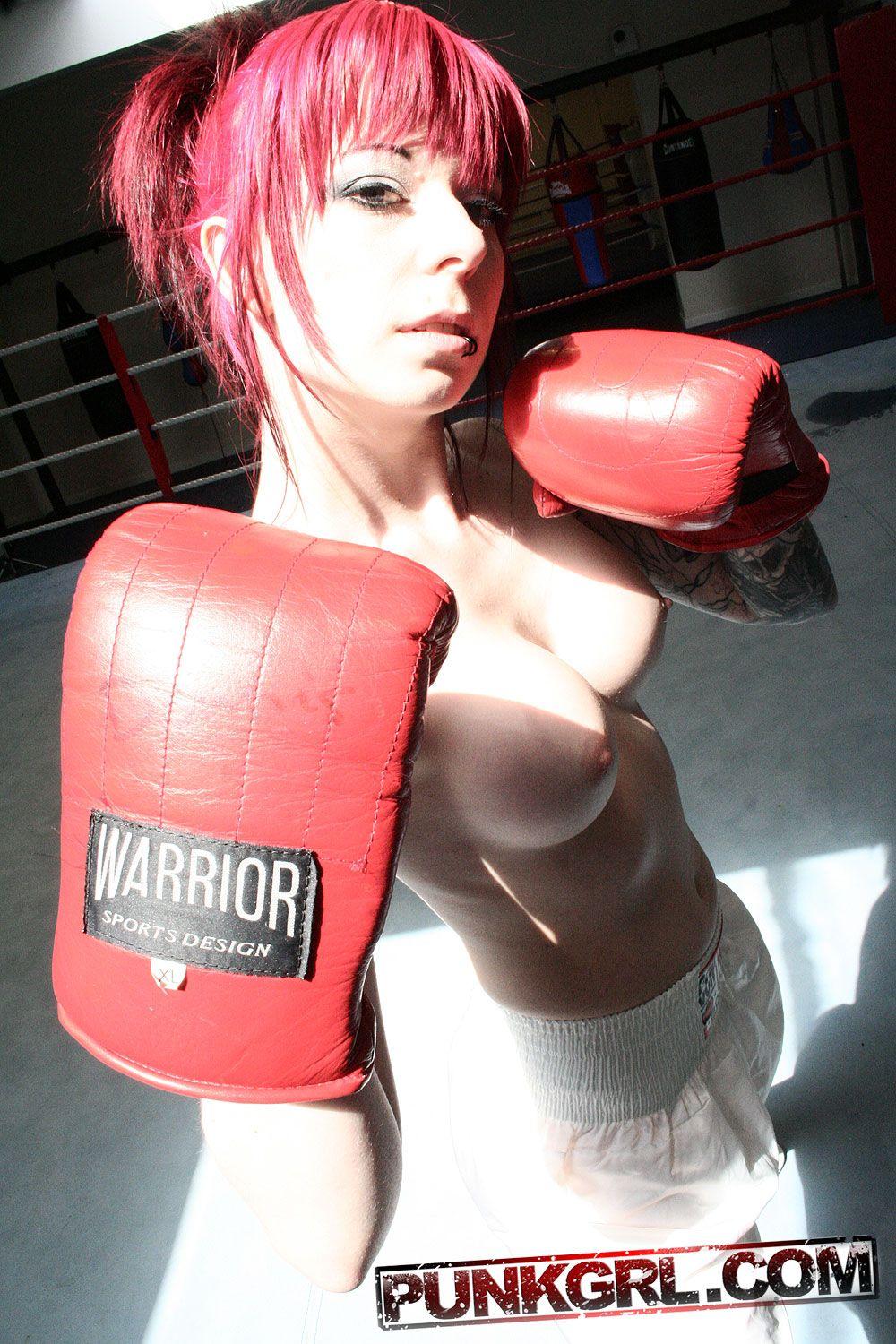 Bilder von wilden Füchsin bereit, Sie mit ihren heißen Titten zu klopfen
 #60763467