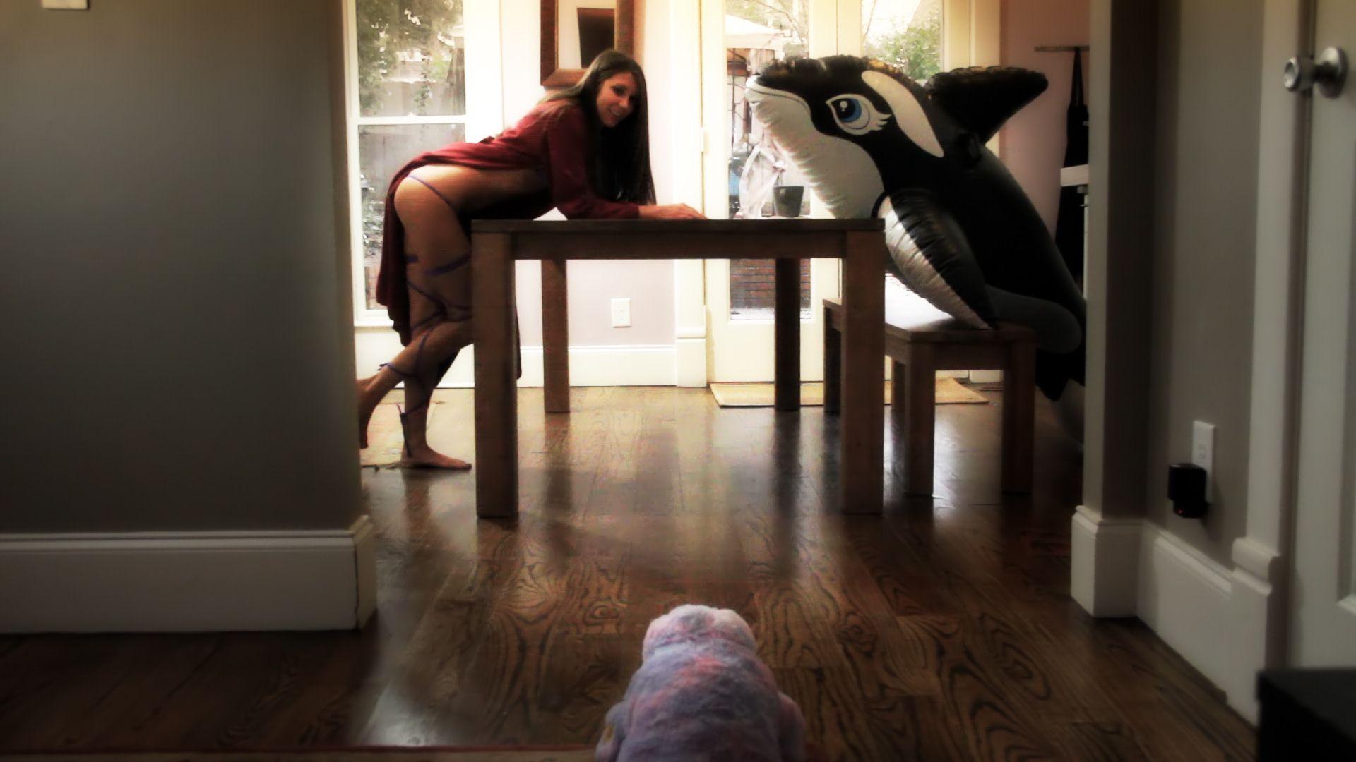 ミスティ・ゲイツ、元カレのクジラがサプライズ訪問
 #59591573