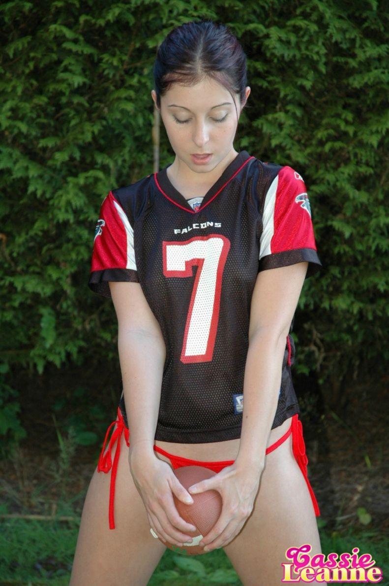 Bilder von cassie leanne spielen mit einem Fußball
 #53707866