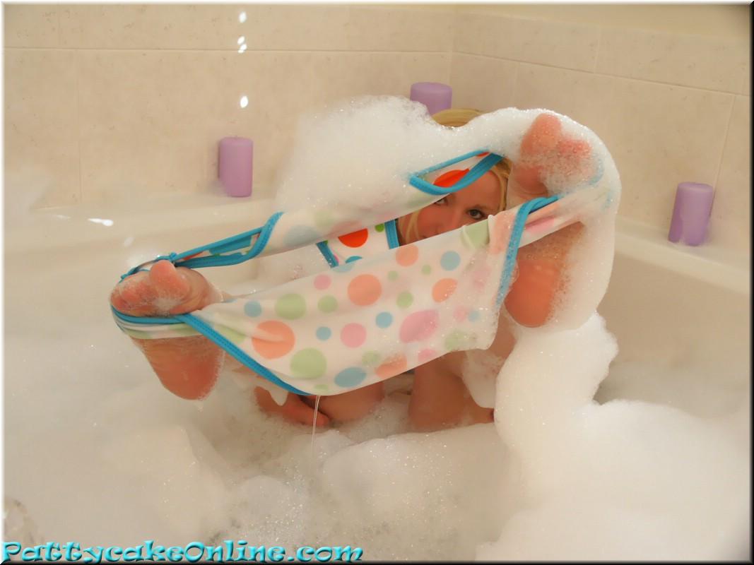 Pictures of Patty Cake taking a steamy bubble bath in her bikini #59955133