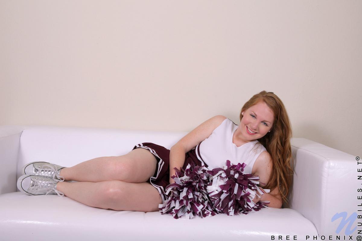 Geile Cheerleader-Hottie legt ihre Pom Poms ab und fickt ihren Lieblingsvibrator
 #53506004