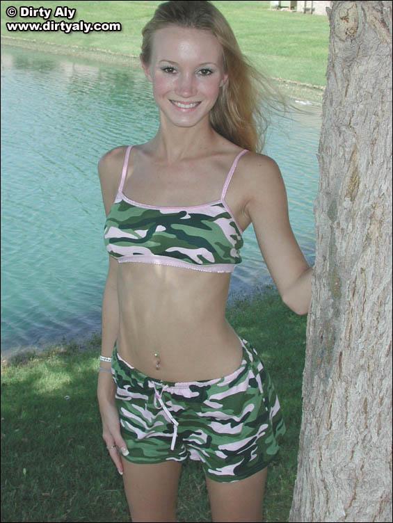 Bilder von teen dirty aly kaum gekleidet in camo
 #54074298