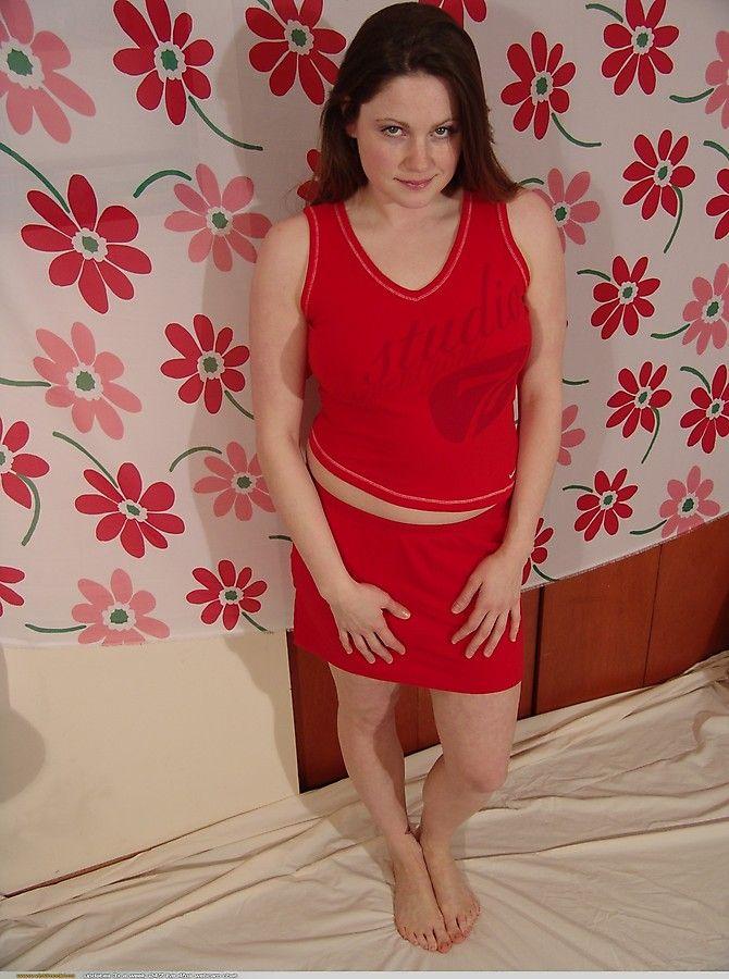 Bilder von teen vicki model stripping zu ihrem tanga
 #60142345