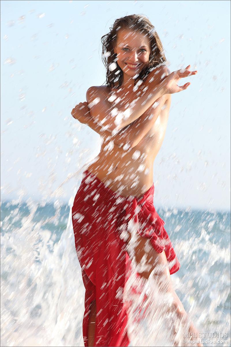 Mpl studios präsentiert tamara in "wet wonderful"
 #60050468