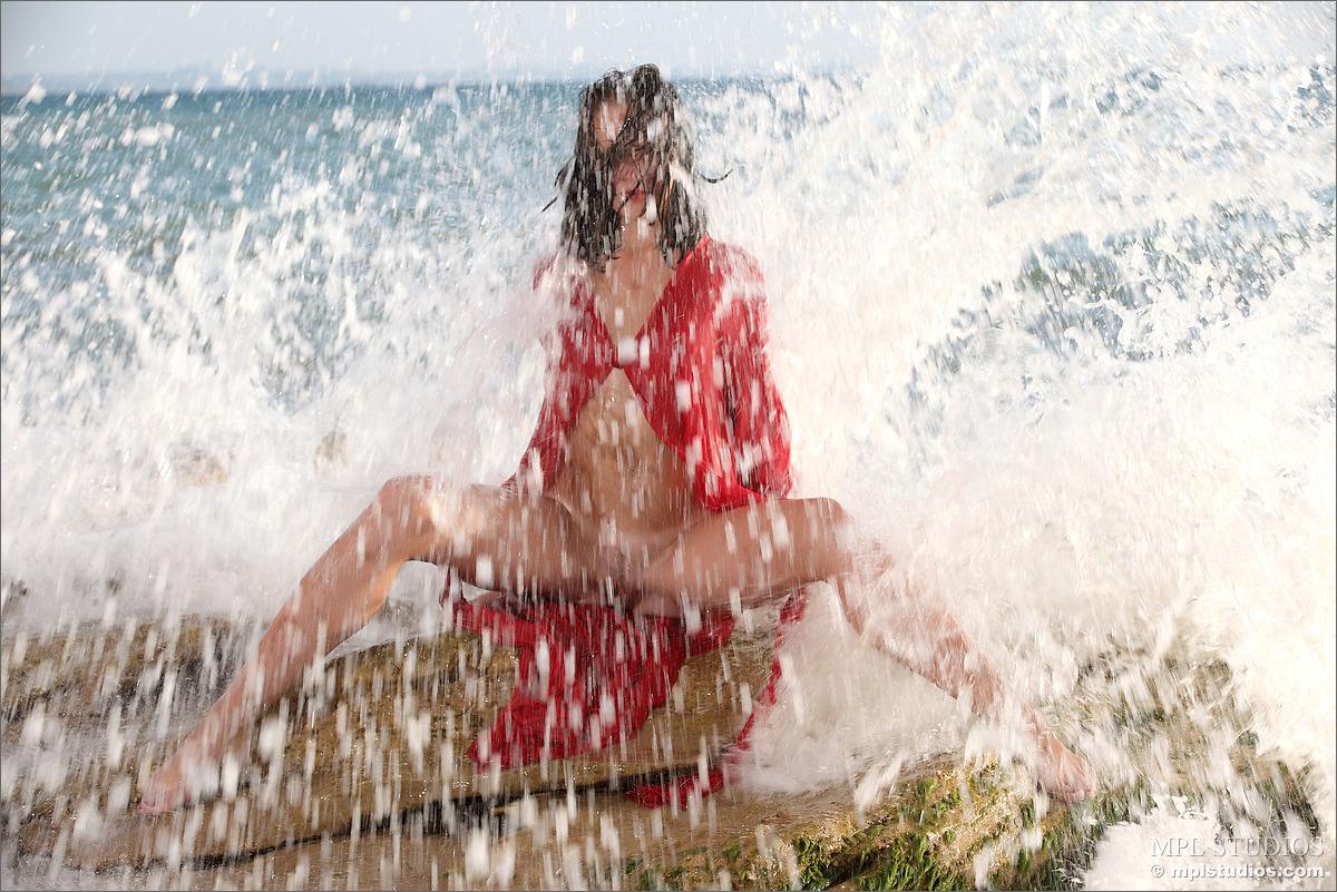 Mpl studios präsentiert tamara in "wet wonderful"
 #60050475