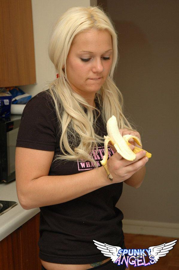 Pictures of teen angel Mileena enjoying a banana #60814802