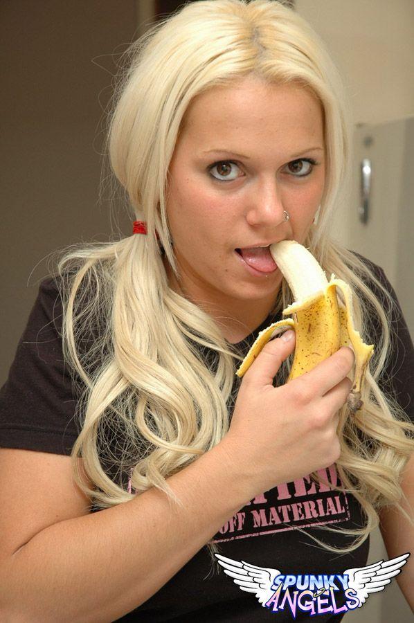 Pictures of teen angel Mileena enjoying a banana #60814817