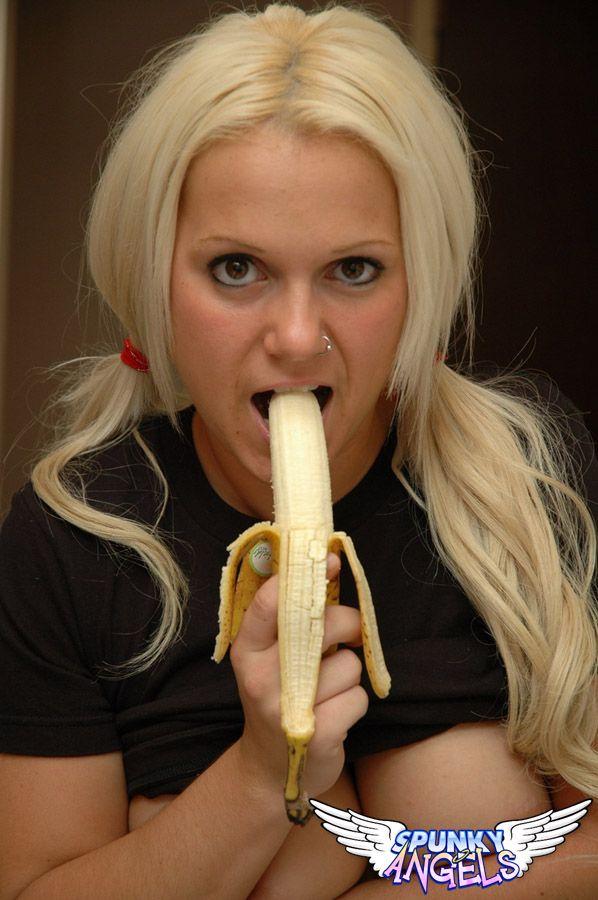 Pictures of teen angel Mileena enjoying a banana #60814912