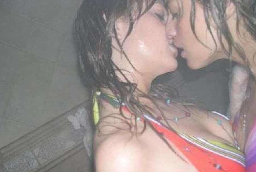 Immagini di ragazze del college caldo andare lesbica
 #60652385