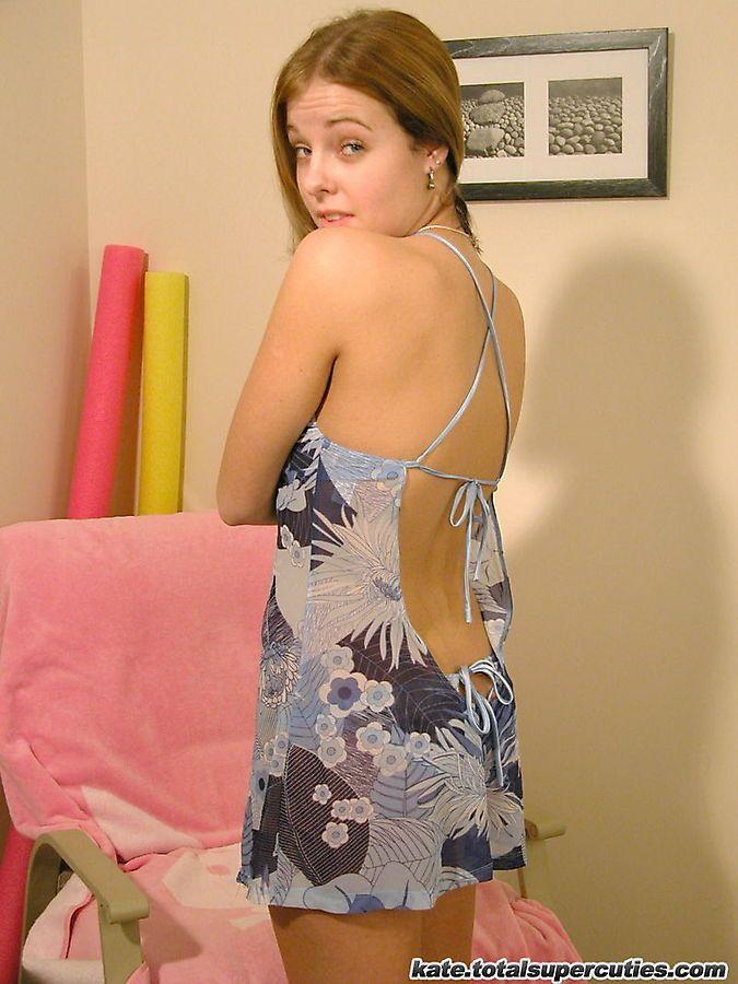 十代の少女ケイトの裸とムラムラの写真
 #58052788