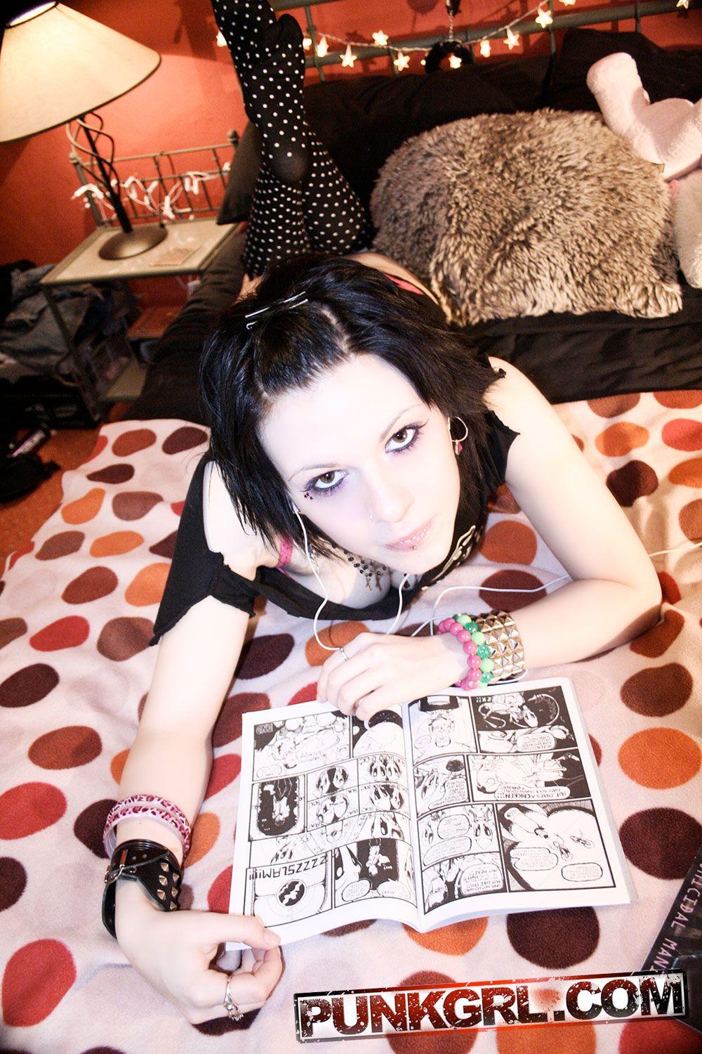Pictures of teen punk Skye waiting for in bed #60764987