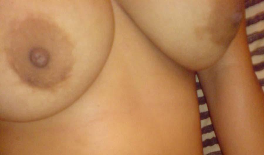Fotokompilation von heißen, großbusigen Amateur-Freundinnen, die ihre großen Brüste zeigen
 #60476205