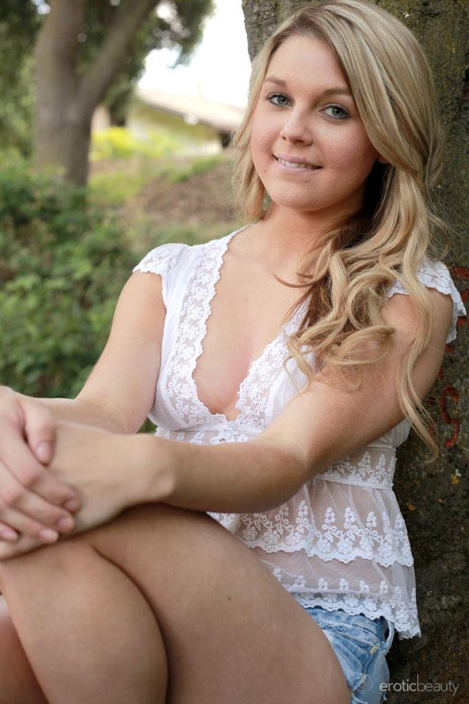 Beautiful blonde girl Tiffiny invites you to join her for a sexy picnic #60361142
