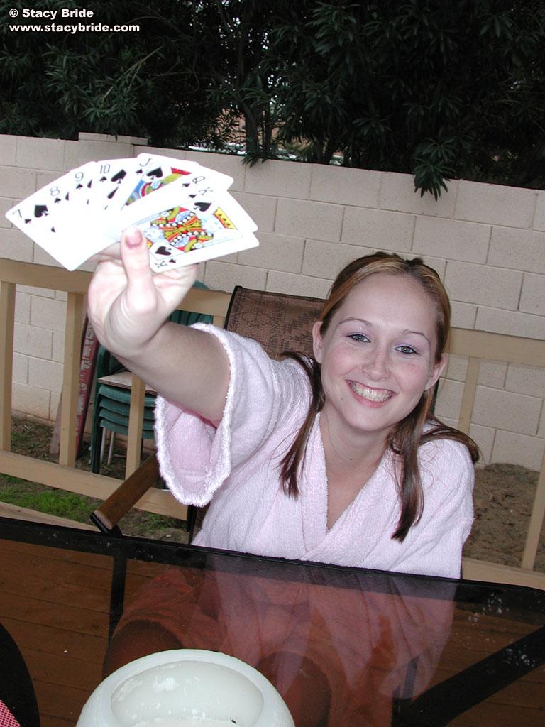 Bilder von Teenager-Model Stacy Bride spielt Strip-Poker mit ihren Freunden
 #58801099