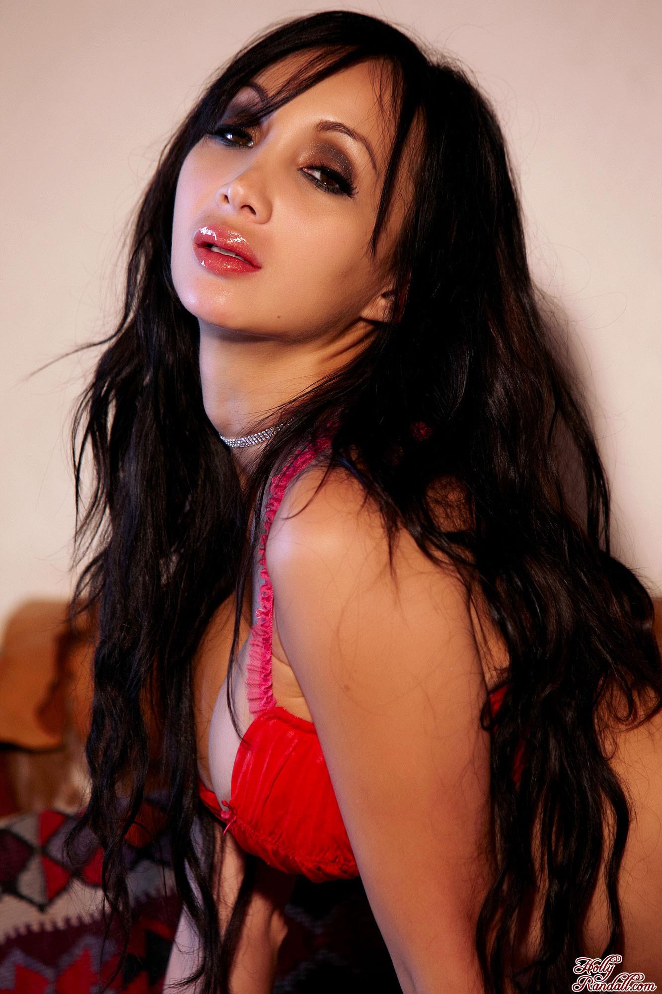 Photos de la fille asiatique Katsuni super sexy en rouge
 #61887300