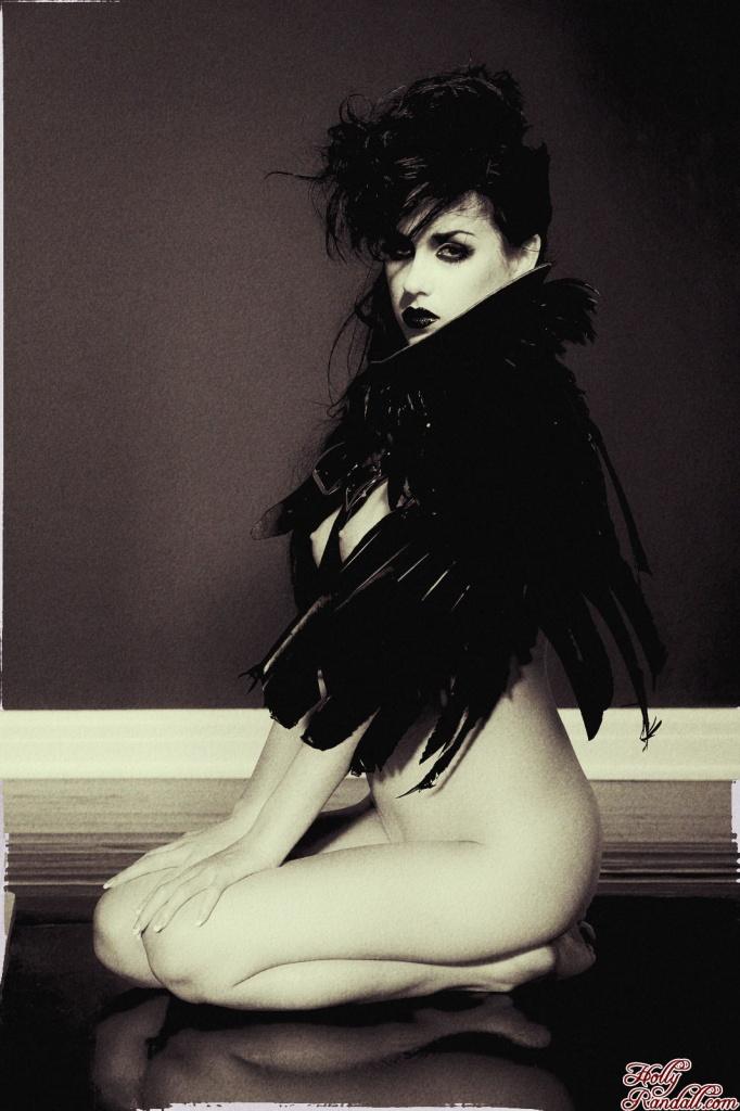 La modelo gótica Heather Joy te desea un Halloween espantosamente sexy
 #54738870