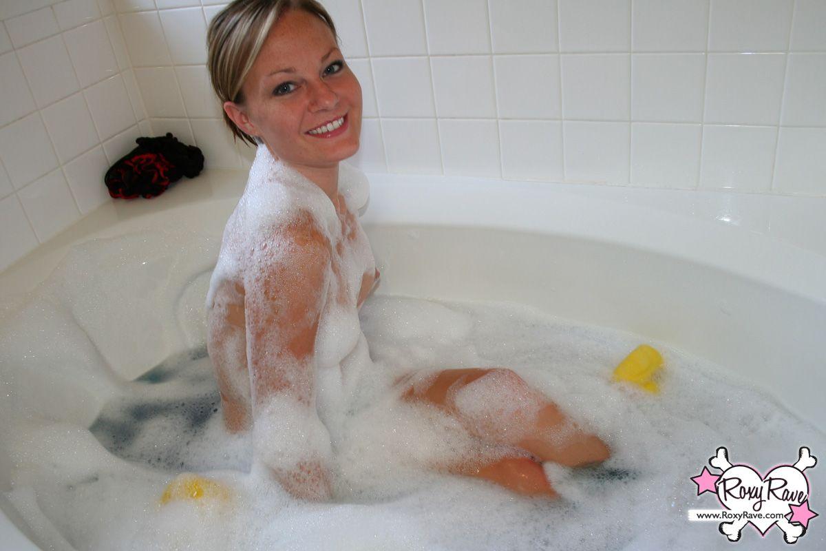 Immagini di teen cutie roxy rave ottenere bagnato per voi nella vasca da bagno
 #59879967
