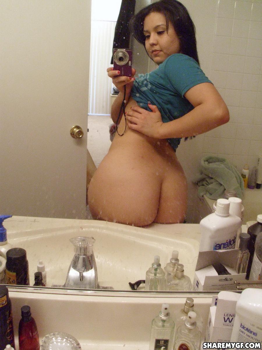 Big booty girlfriend takes selfies of her wet pussy #60790548