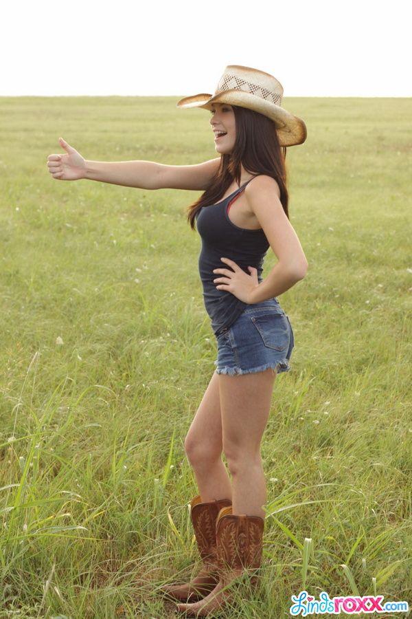 Pictures of Linds Roxx dressed as an adorable cowgirl #58969342