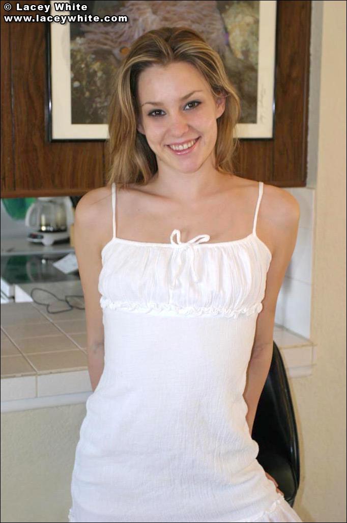 Bilder von teen lacey weiß zeigt ihre hotness
 #58800937