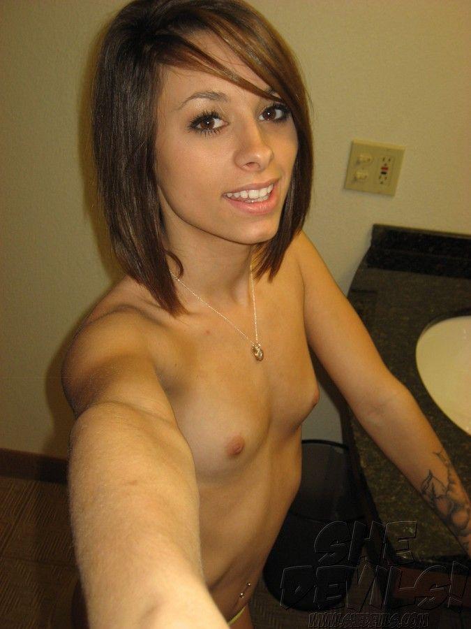 Pictures of a naughty teen taking pics of herself #59870117