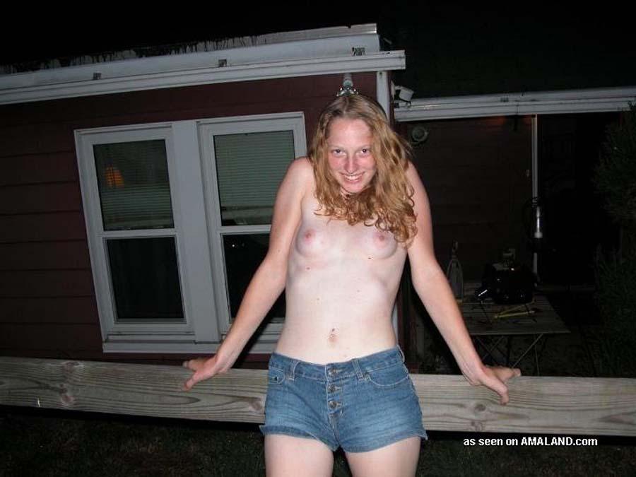Fotos de una joven amateur haciendo topless
 #60925881