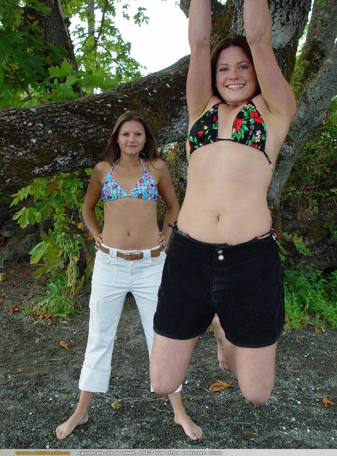 Pictures of teen Vicki Model hanging out with Josie Model #55710206