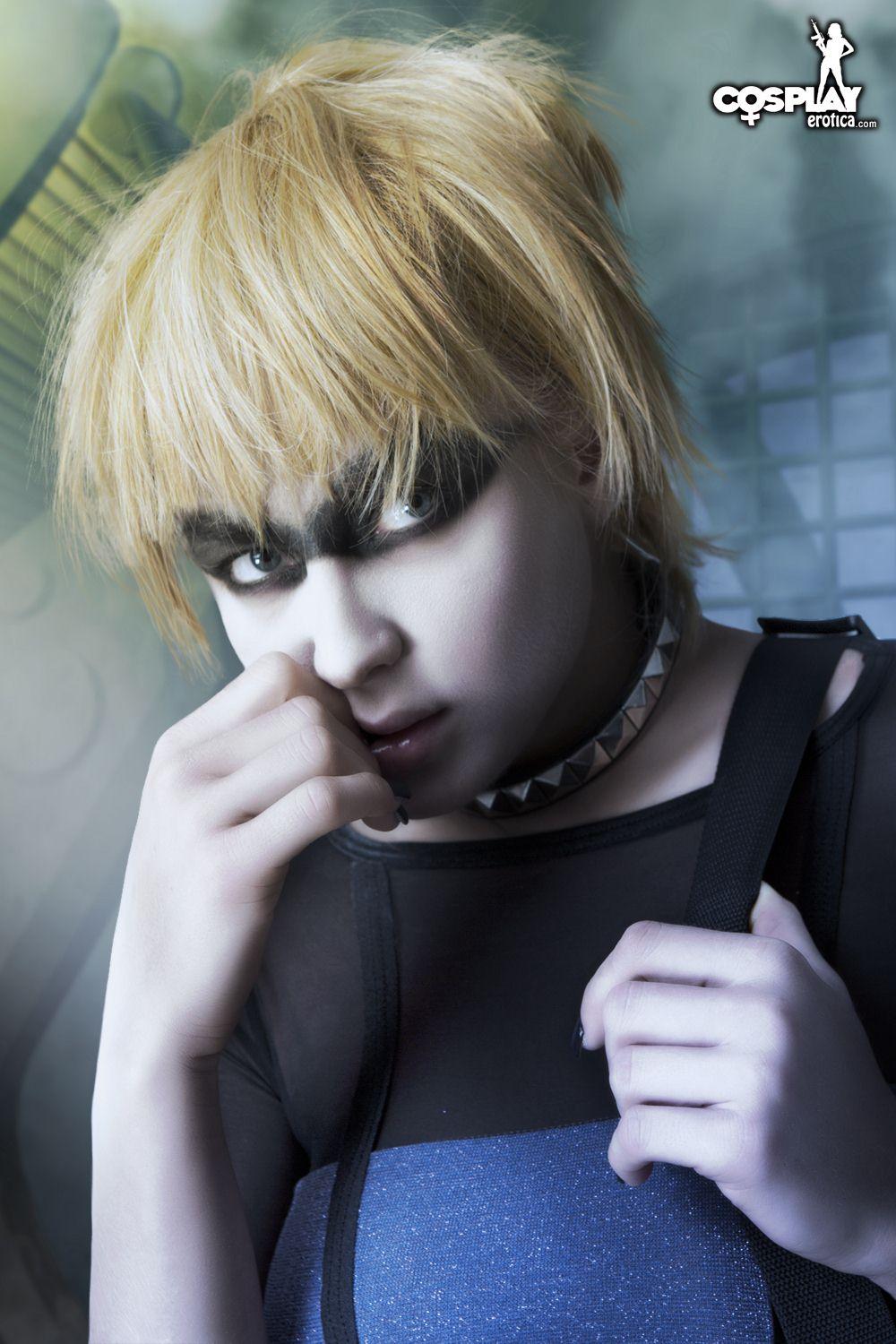 Photos de la cosplayeuse kayla habillée en réplicant de blade runner
 #60296426