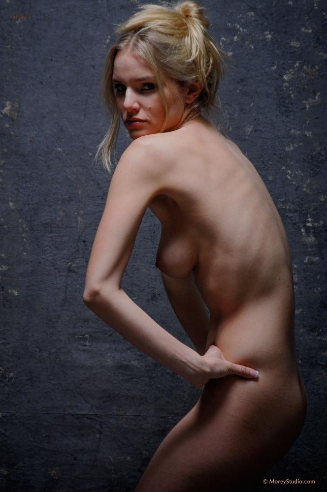 Blonde babe Liz Ashley poses completely naked for you #59030441