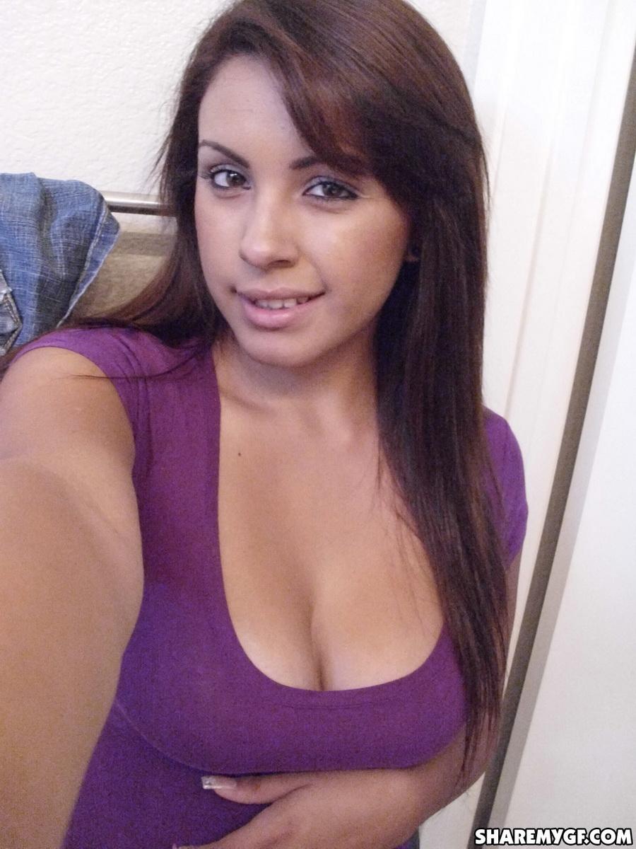 Busty latina gf zeigt ihre fantastischen Brüste
 #60800095