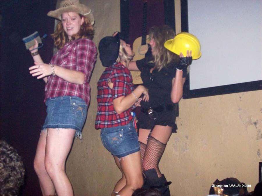 Bilder von betrunkenen lesbischen Teens, die wild werden
 #60654276