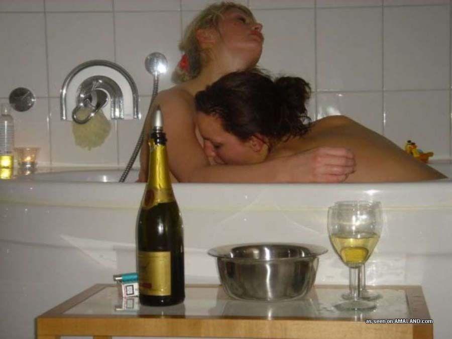Bilder von betrunkenen lesbischen Teens, die wild werden
 #60654292