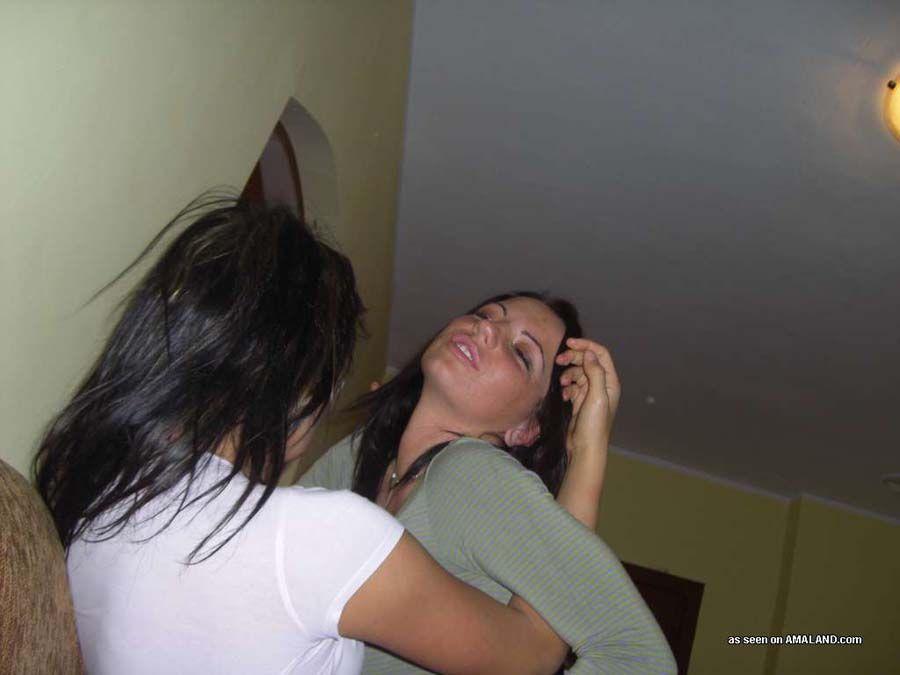 Photos d'adolescentes lesbiennes ivres en train de s'éclater
 #60654433
