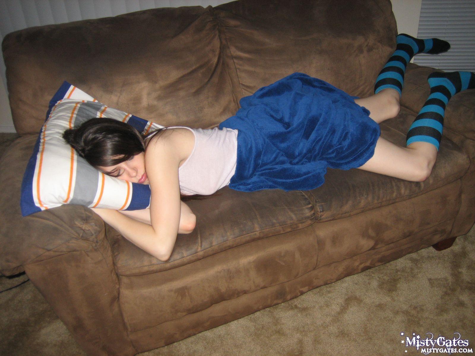 Bilder von teen misty gates immer belästigt in ihrem Schlaf
 #59593397