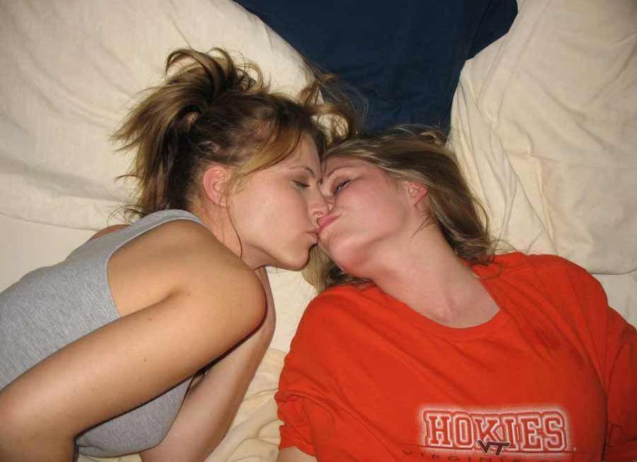 Photos d'adolescentes lesbiennes en ébullition
 #60653489
