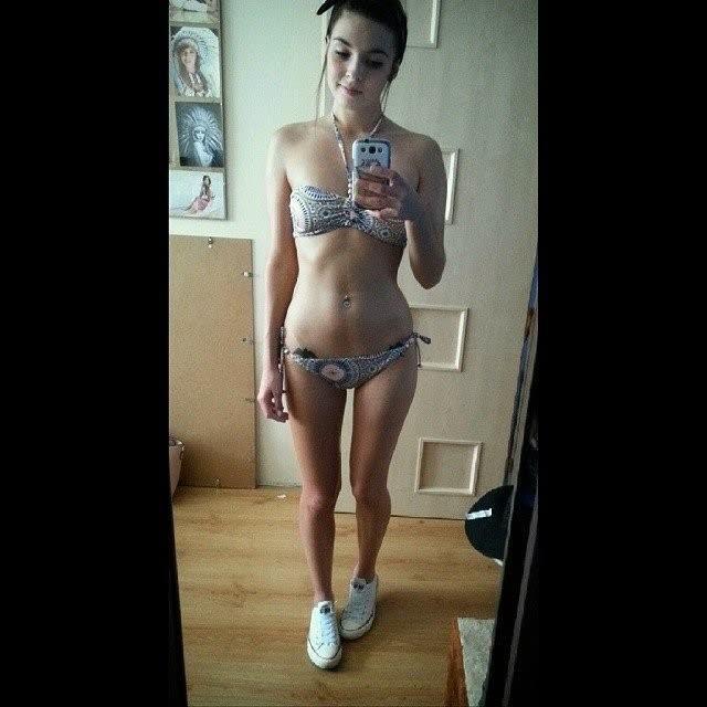 Piccole teenager sexy mostrano i loro corpi sodi
 #60656274